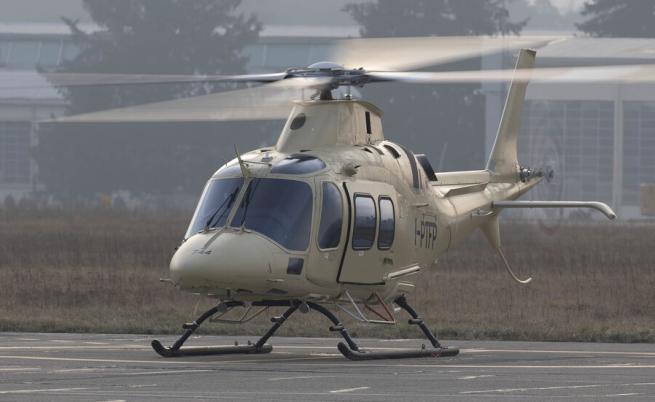 Първият медицински хеликоптер за България прави тестов полет