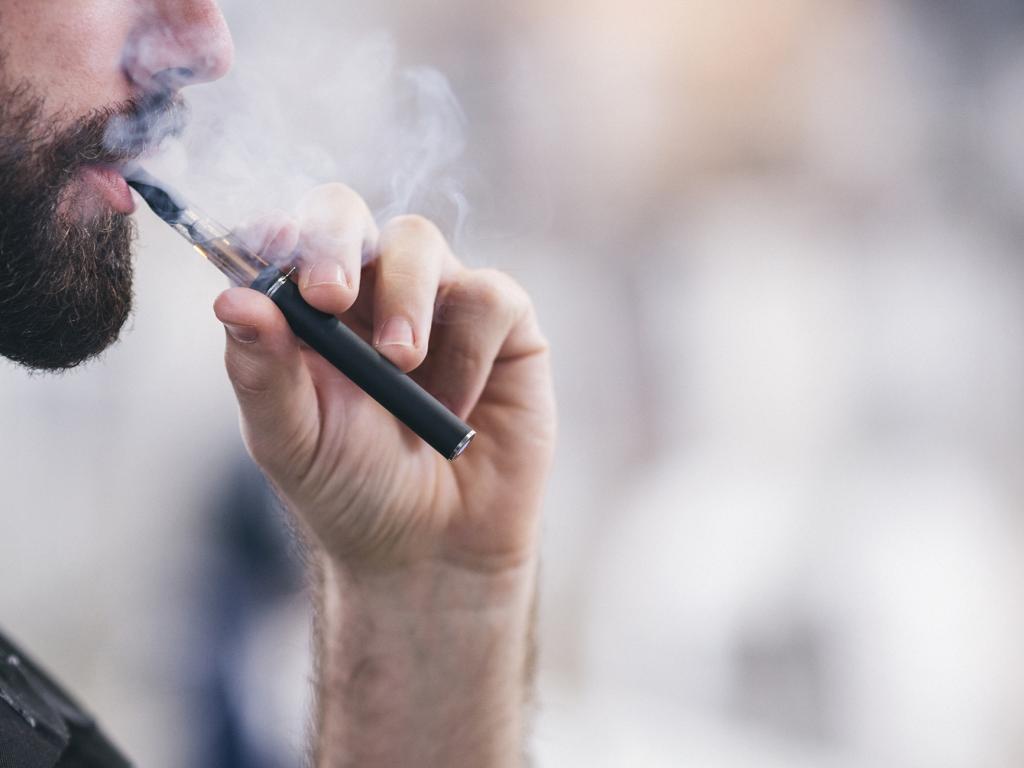Парламентът забрани продажбата на нагреваеми тютюневи изделия с добавени аромати