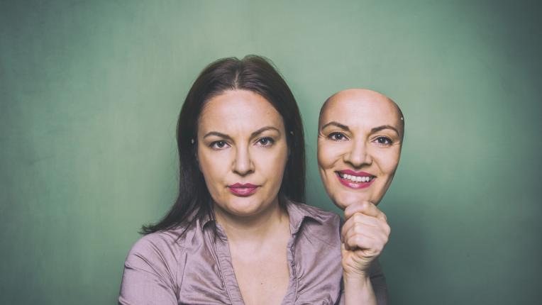  Тези 4 зодии са привикнали да крият същинското си лице 