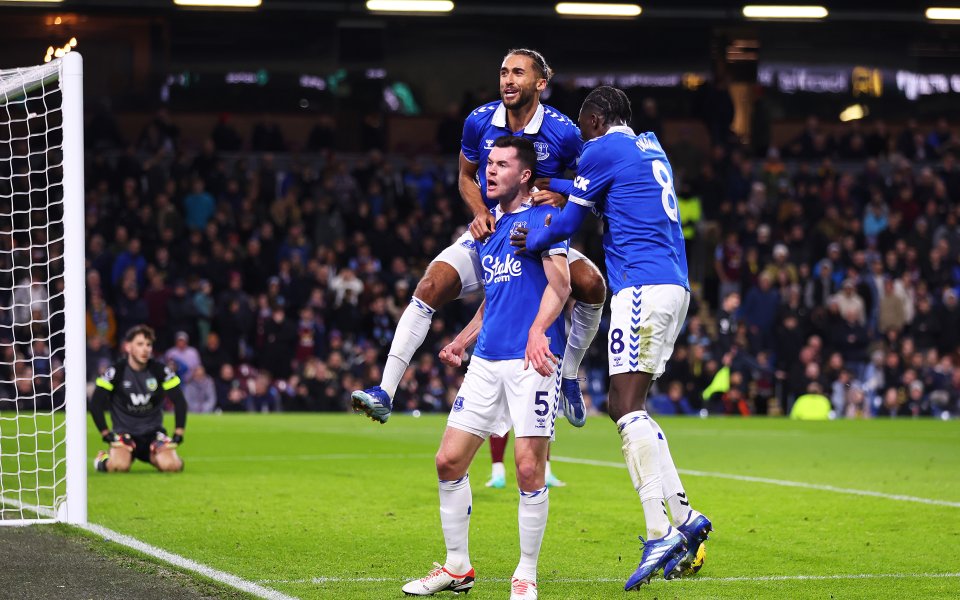 Евертън победи с 2:0 като гост Бърнли в мач от