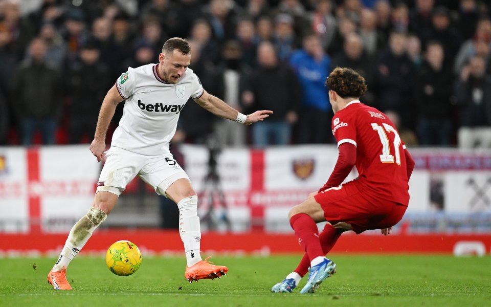 Отборите на Ливърпул и Уест Хем играят при резултат 1:0