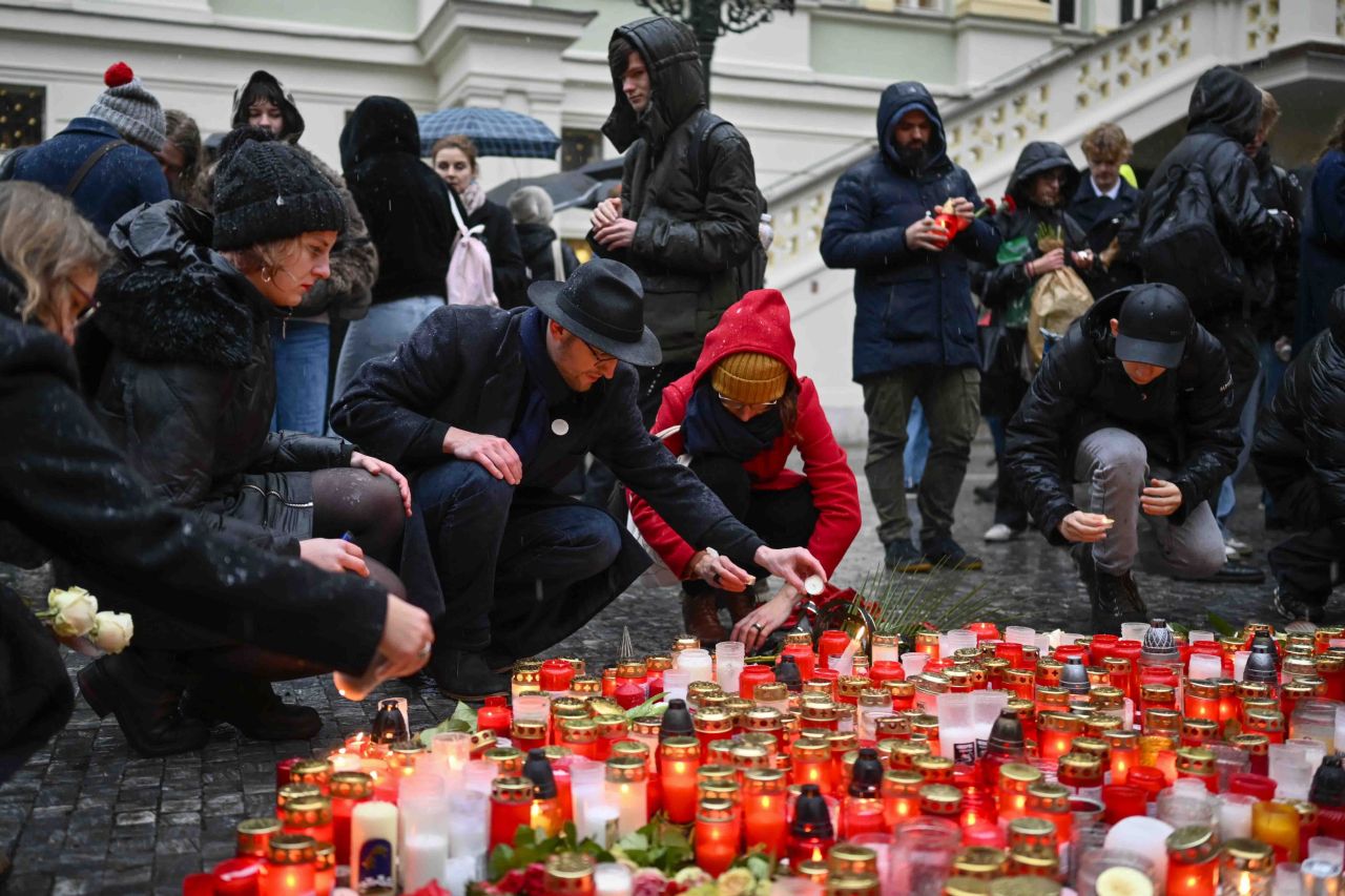 <p>Чехия скърби, след като 24-годишният студент Давид Козак откри стрелба&nbsp;в сградата на Философския факултет на Карловия университет в Прага</p>