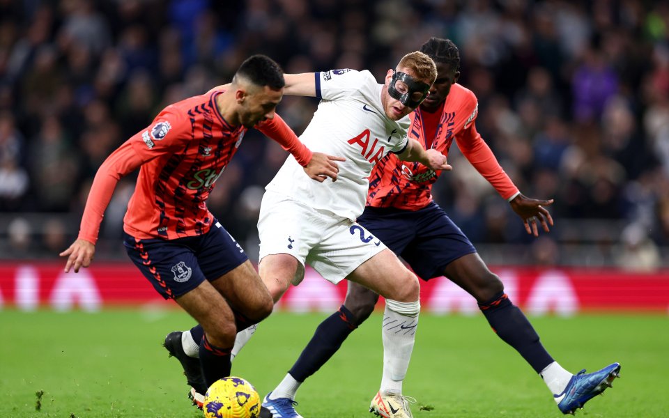 Тотнъм Хотспър и Евертън играят при в сблъсък от 18-ия кръг