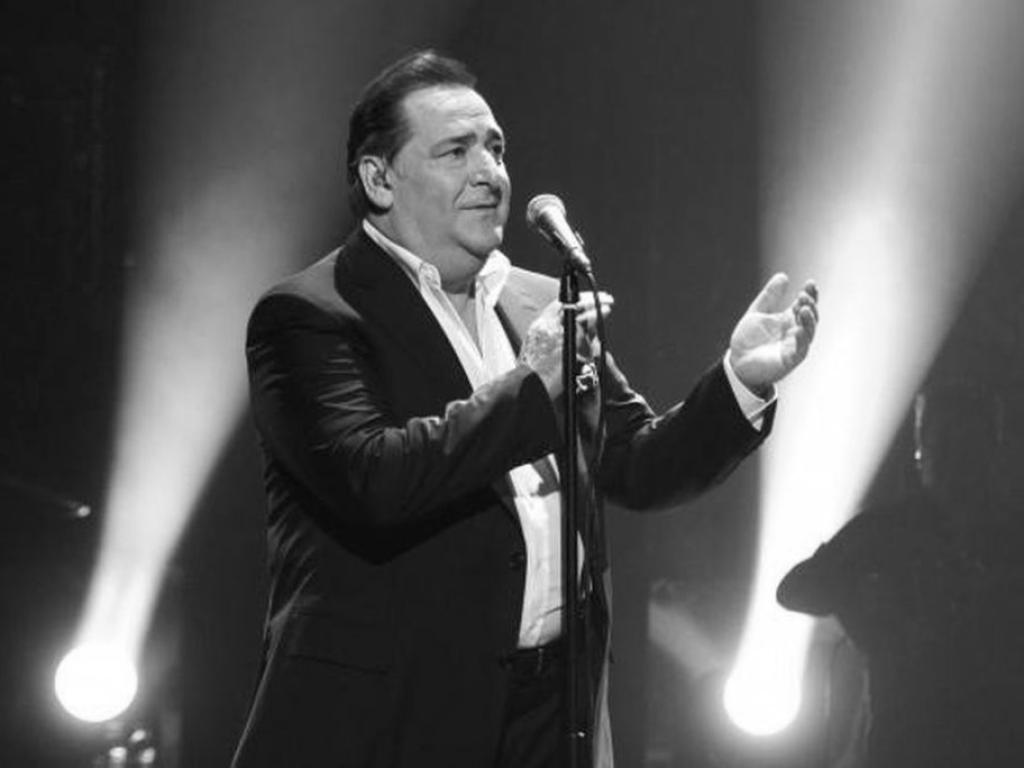 На 70 години почина известният гръцки певец Василис Карас предаде