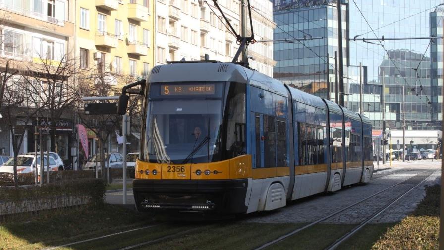 След близо 3 години ремонт: Официално откриха линията на трамвай №5 (СНИМКИ)