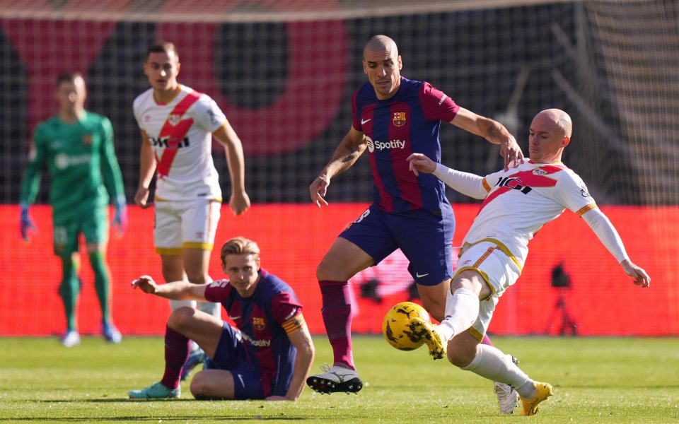 Барселона може да се раздели с халфа Ориол Ромеу, тъй