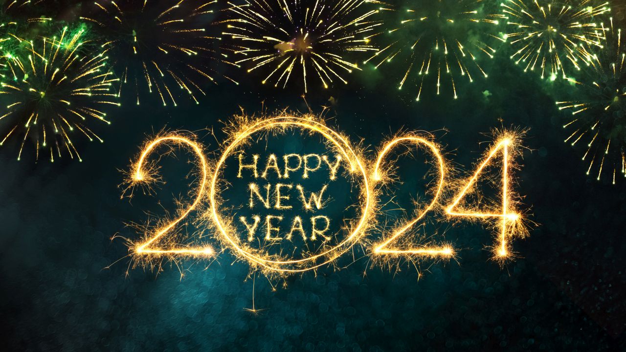 <p><iframe frameborder="0" height="714" scrolling="no" src="https://assets.pinterest.com/ext/embed.html?id=11751649022101892" width="345"></iframe></p>

<p><strong>Запазете 12 секунди мълчание (Русия)</strong></p>

<p>За разлика от повечето празненства, при които шумът ескалира точно преди полунощ, в Русия новогодишните партита стават значително по-тихи. Там последните 12 секунди от годината се посвещават на мълчалива почит към изминалата година, като в същото време всеки си намисля желание за предстоящата</p>