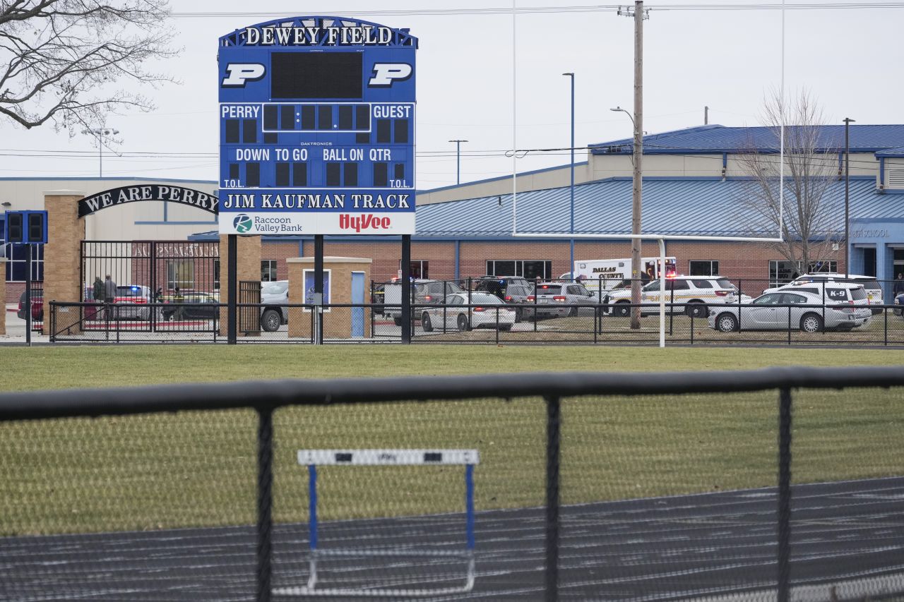 <p>В първия учебен ден: Стрелба в училище в Айова</p>
