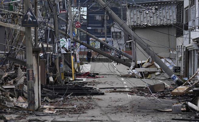 Над 300 души в неизвестност след земетресението в Япония