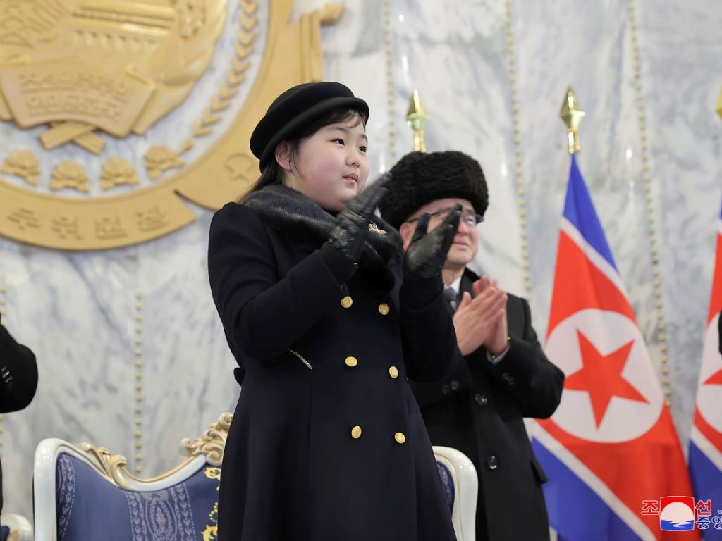 Южнокорейска агенция заяви че смята малката дъщеря на лидерът Ким