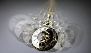 Трима ученици починаха, след като бяха хипнотизирани от директора си