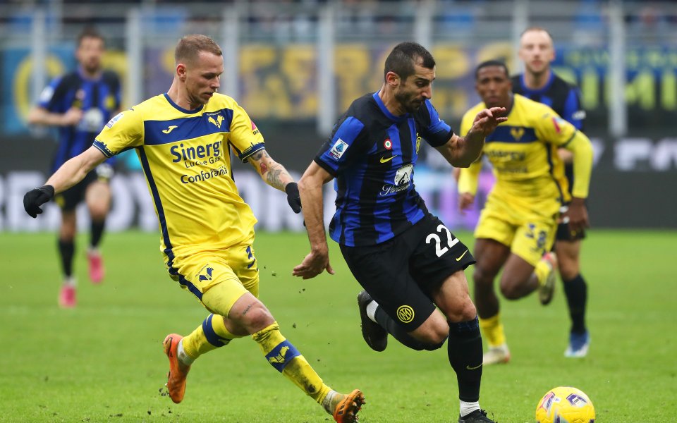 Интер и Верона играят при 1:0 в мач от 19-ия кръг