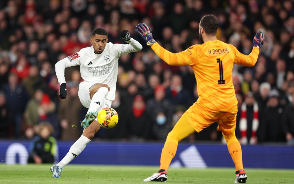 Отборите на Арсенал и Ливърпул играят при резултат 0:0 в