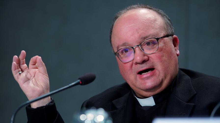 <p>Ватикана: Църквата трябва да разреши на свещениците да се женят</p>