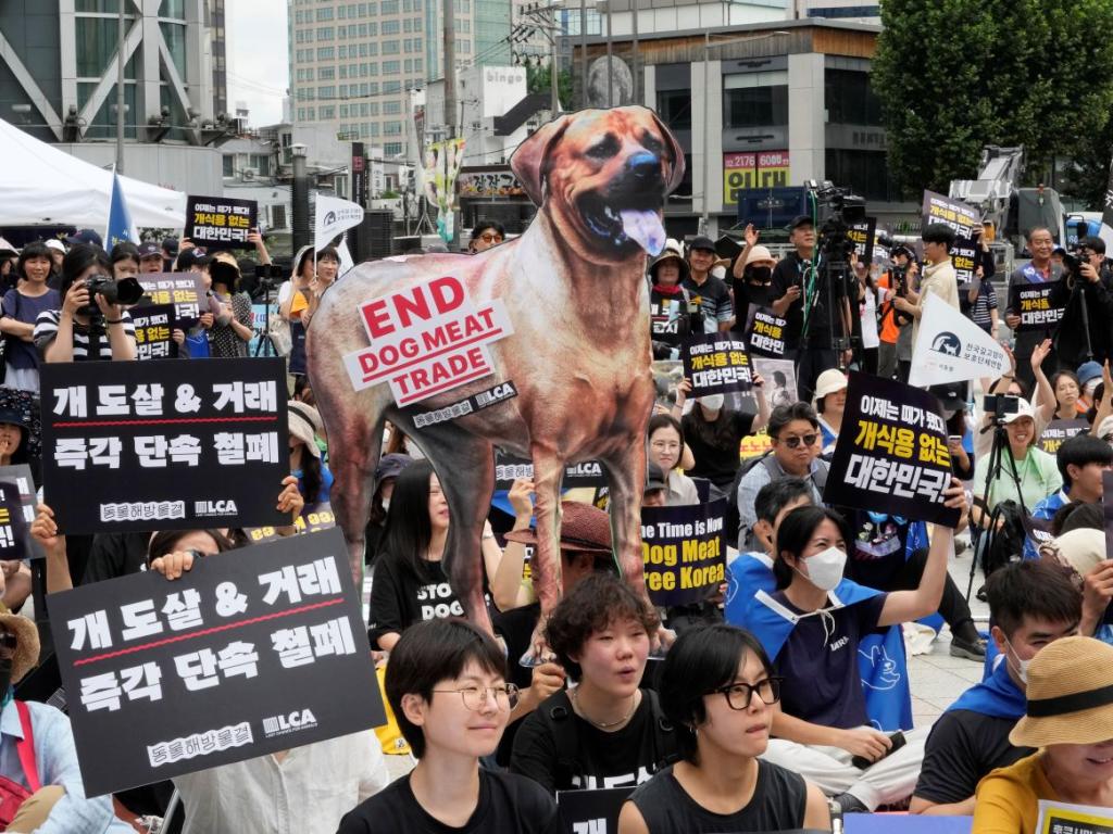 Парламентът на Южна Корея прие днес закон за прекратяване на