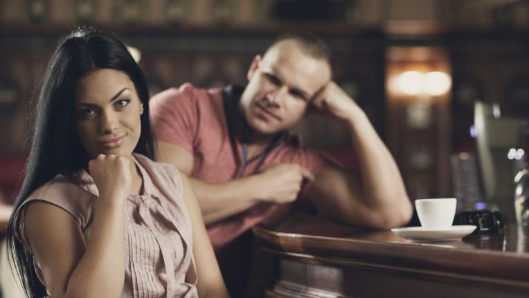  Ето кои 7 нелепи неща прави един мъж прави, когато е вдлъбнат 