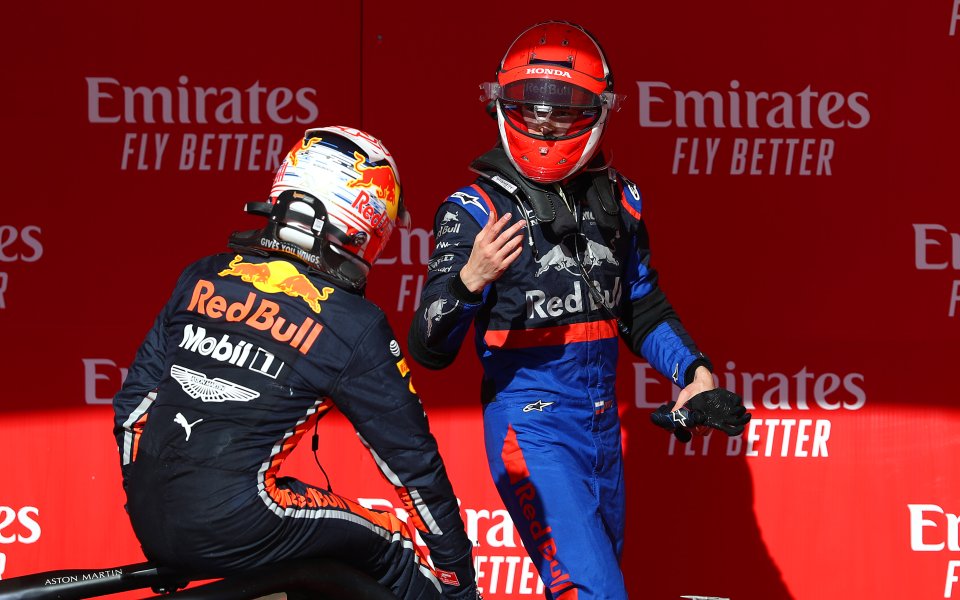 През 2015 година Даниил Квят победи съотборника си Дениъл Рикардо