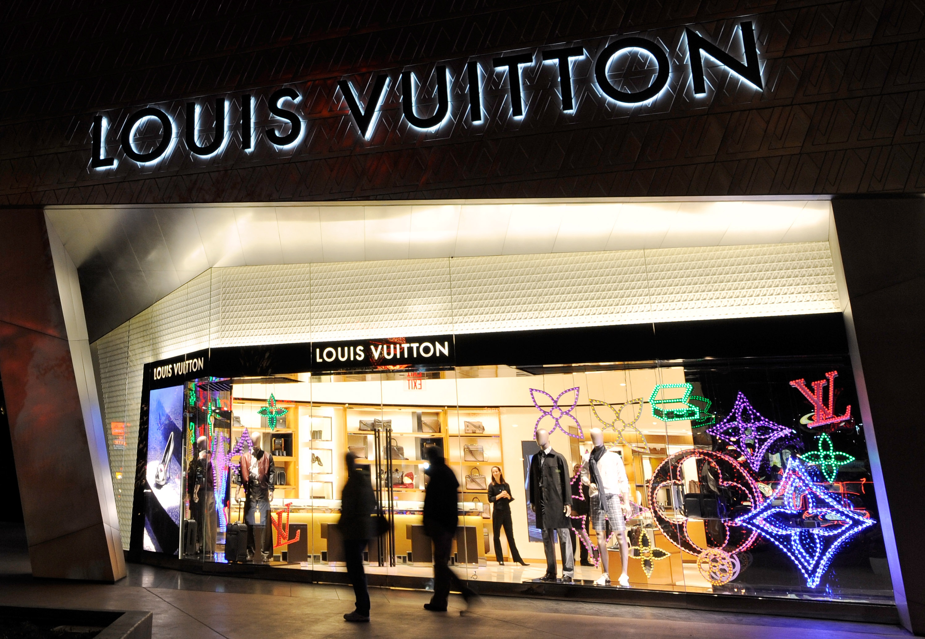 Грабеж в модна къща Louis Vuitton в Париж