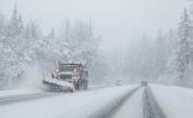 Зимната обстановка в страната затруднява движението, има ли затворени пътища