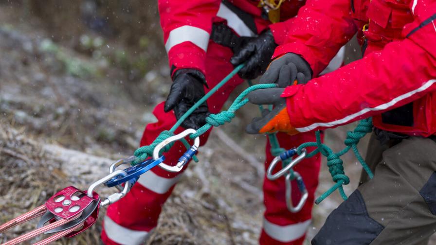 Катерач падна в района на Боянския водопад, тече спасителна акция