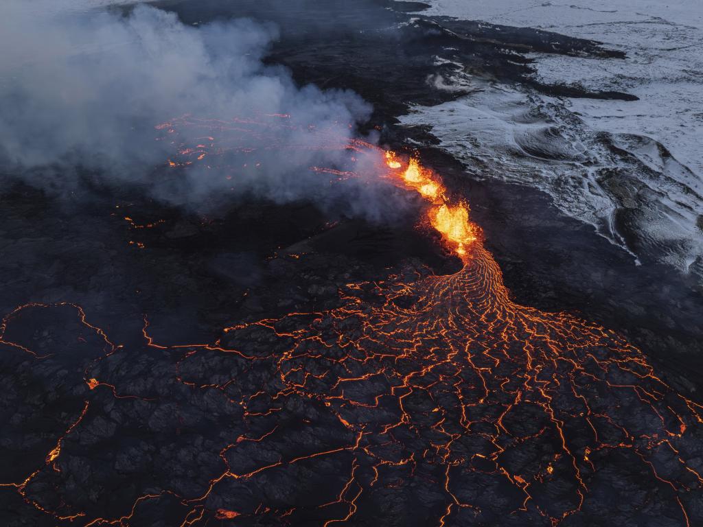Вулкан изригна в Югозападна Исландия съобщи метеорологичната служба на страната като