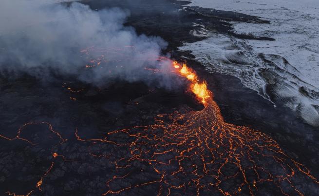 Вулкан изригна в Исландия (ВИДЕО)