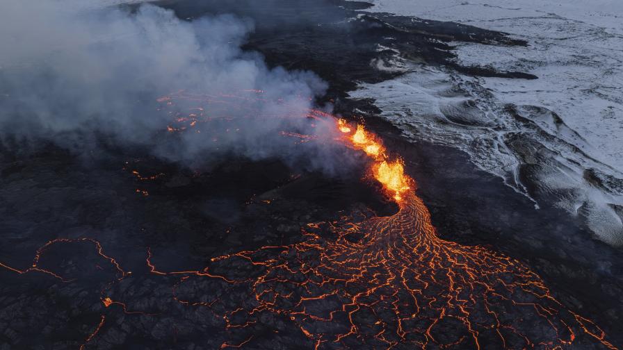 Вулкан изригна в Исландия (ВИДЕО)