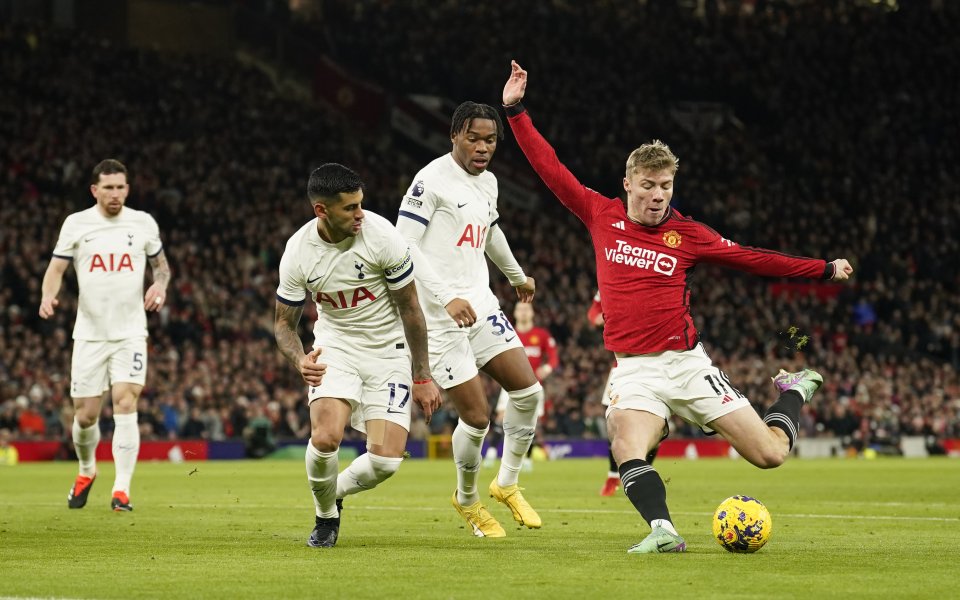 Манчестър Юнайтед приема Тотнъм Хотспър в интригуващ мач от поредния