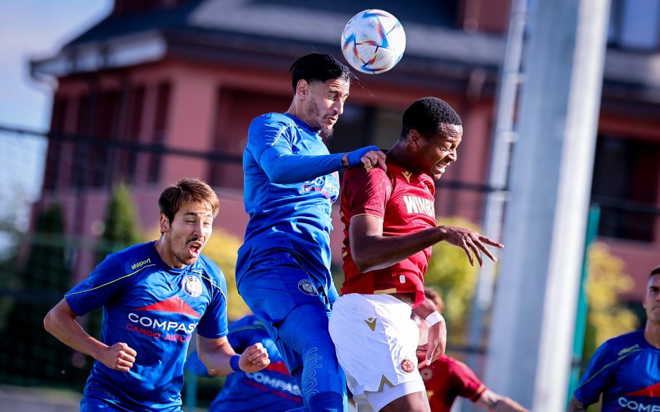 Защитникът на Крумовград Раян Сенхаджи е пред трансфер в Русия.