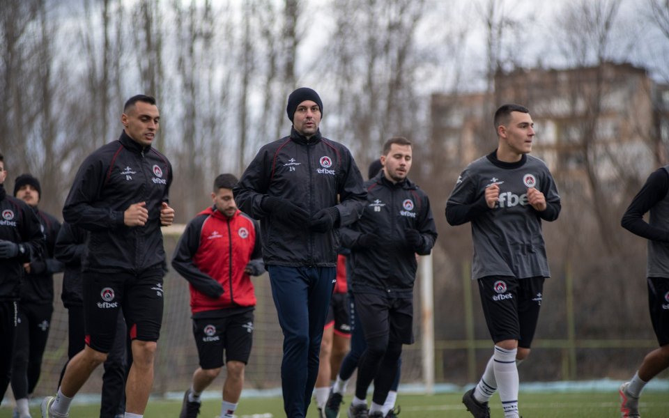 Локомотив Мездра започна зимната си подготовка