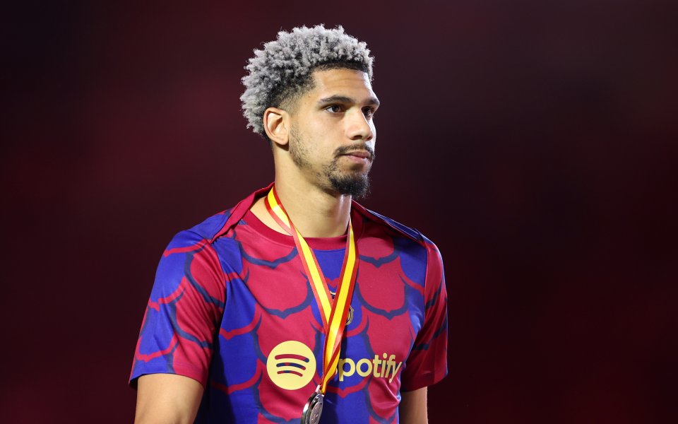 Манчестър Юнайтед се интересува от нидерландския нападател на Болоня Джошуа