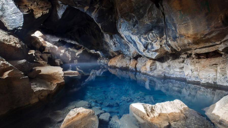 "Много солена и горчива": Геолог откри най-старата вода на Земята и я опита