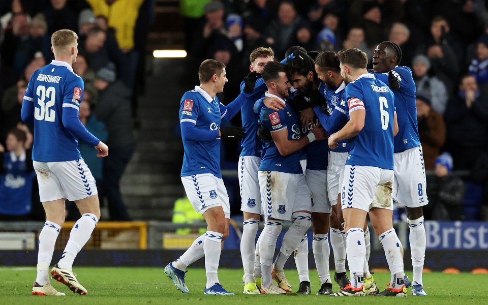 Отборът на Евертън преодоля третия кръг на ФА Къп, след