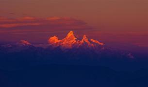 Непалски алпинист покори Еверест за рекордния 29-и път