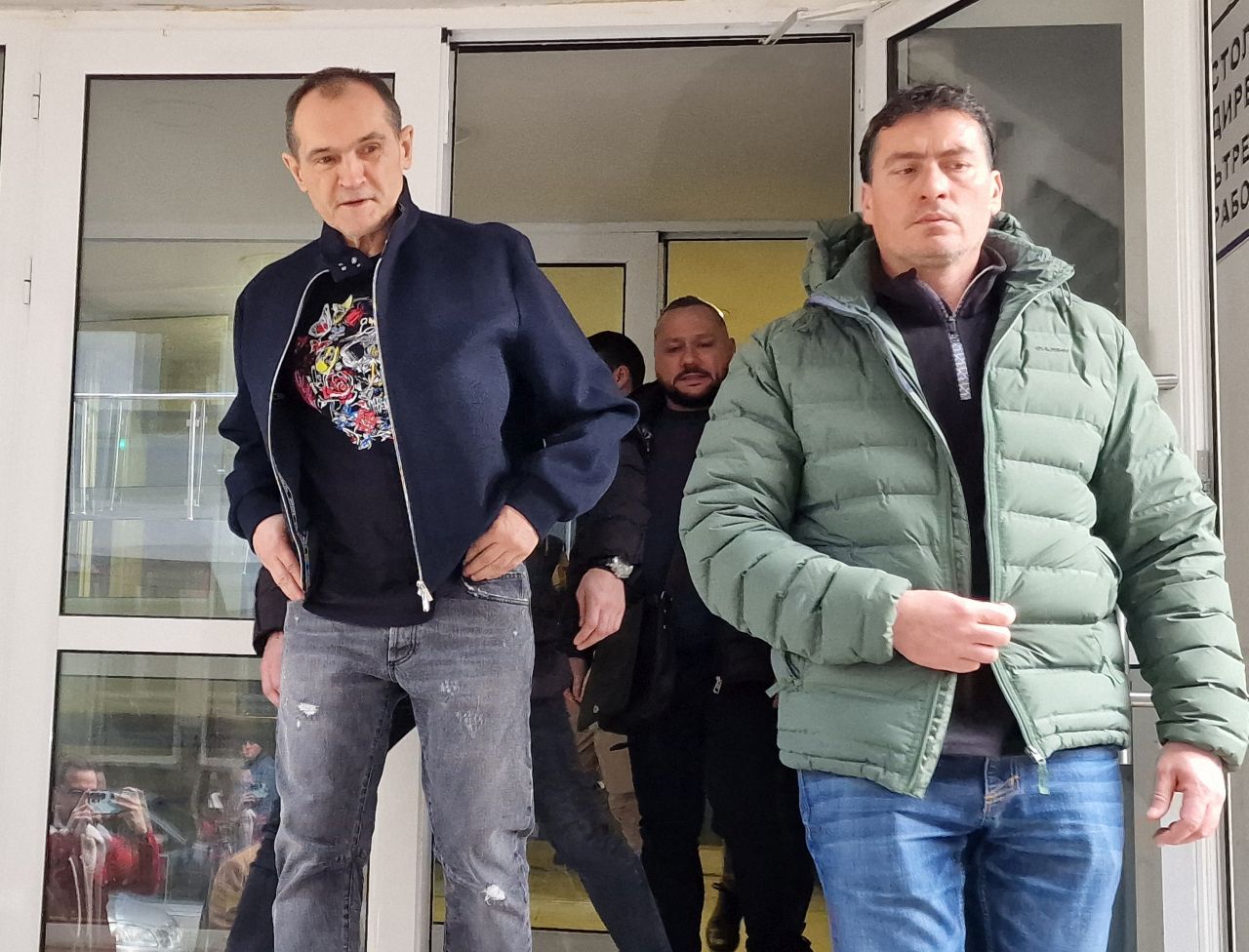 <p>Бизнесменът Васил Божков, придружен от полицията за разпит като свидетел в Столичната дирекция на вътрешните работи (СДВР)</p>