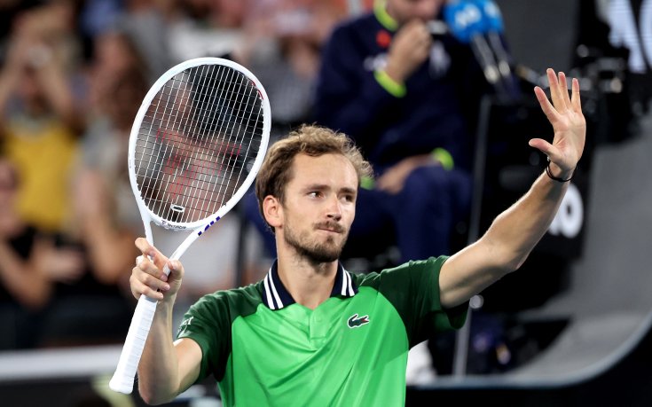 Медведев продължава напред на Australian Open след чиста победа над Оже-Алиасим