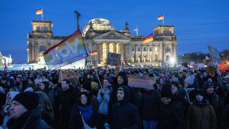 След протестите в Германия: Десни екстремисти нападнаха блогър