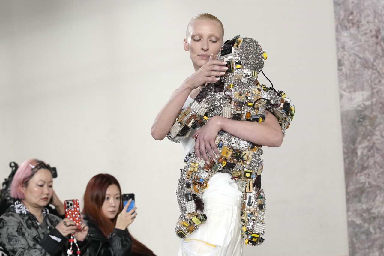 <p>Колекцията Haute Couture пролет-лято 2024 на Schiaparelli бе представена в Париж.</p>