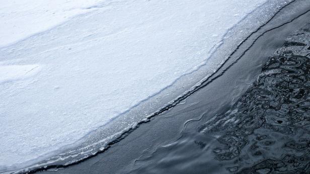 Необичайно явление: Водите на Тихия океан край Чили замръзнаха