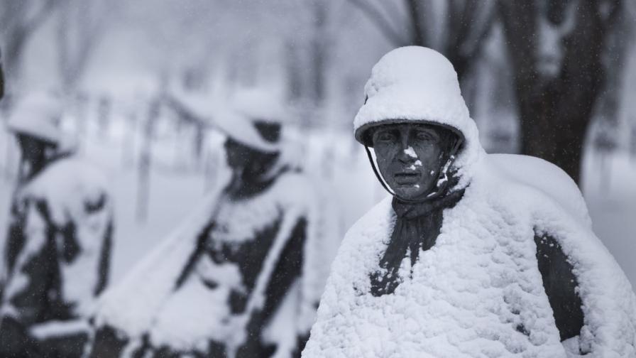 Броят на хората, починали от студовете в САЩ, надхвърли 90