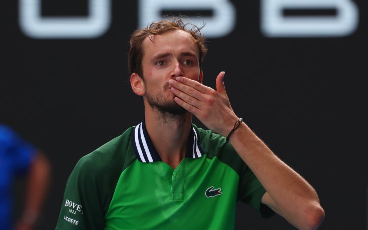 Медведев пречупи Хуркач в гладиаторска битка и е на полуфинал в Мелбърн