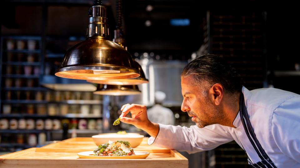 Сигурни сме, че никой не прекарва толкова време в ресторанти,