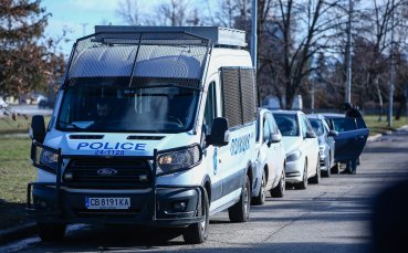 Съперникът на ЦСКА излъчен след огромен скандал - изкарват съдии и играчи с полиция, фенове искаха да ги линчуват