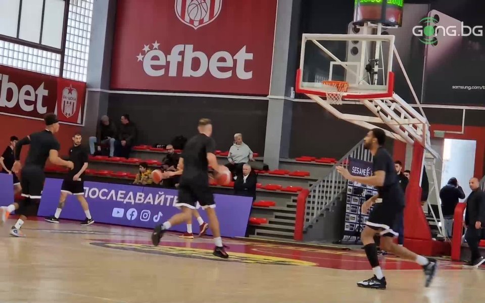 БК ЦСКА и БК Черноморец загряват преди двубоя помежду им