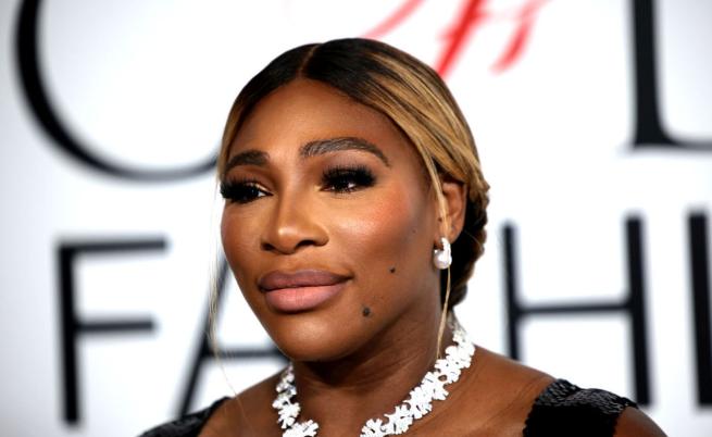 „Хюстън, имаме проблем“: Серина Уилямс не успя да се побере в новата си пола