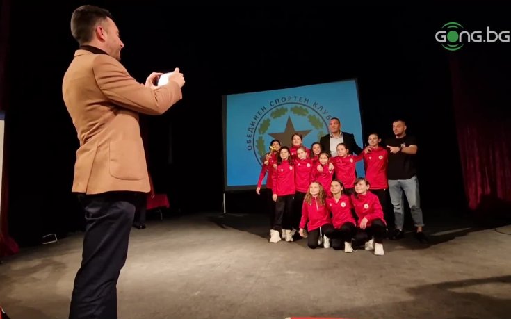 Директор на ЦСКА влезе в ролята на фотограф на Кобрата