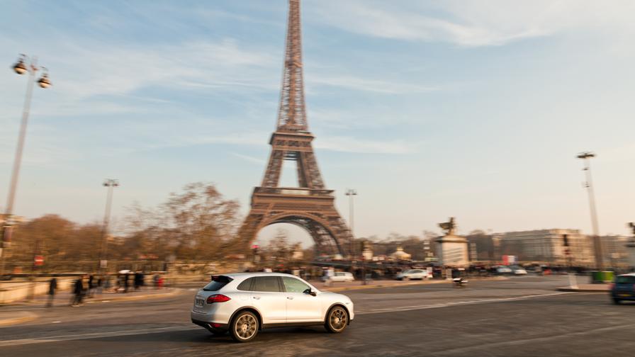 <p>18 евро на час за паркиране на кола в Париж</p>