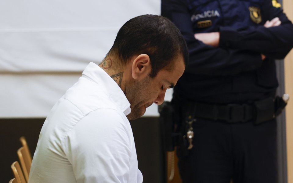 Дани Алвеш плаче в съда, версиите пак се разминават