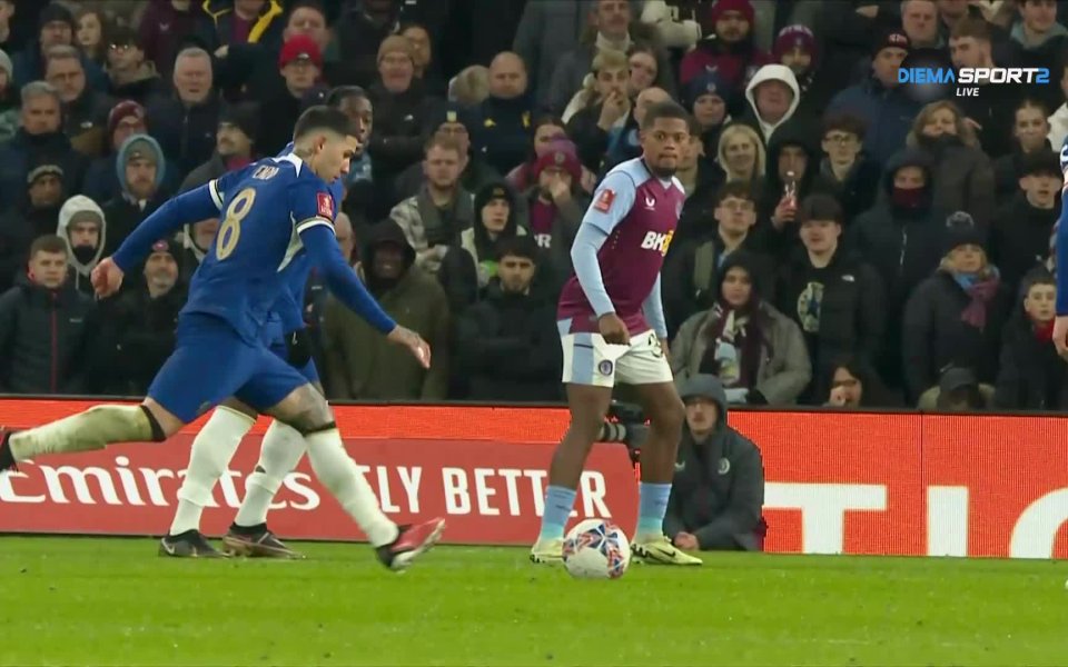 В 54-а минута на двубоя между Астън Вила и Челси в