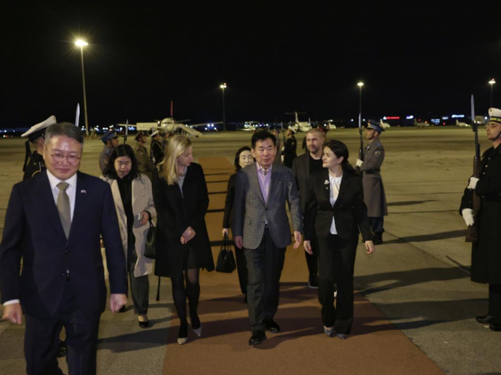 Председателят на Националното събрание на Република Корея Ким Джин-пьо пристига